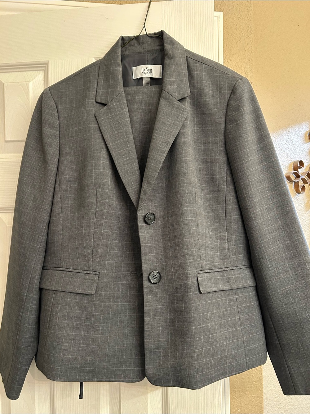 Le Suit Gray Windowpane Blazer - Tailored Two-Button Jacket